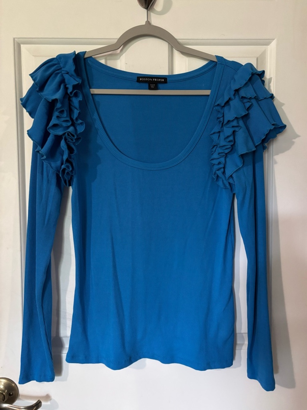 Boston Proper Ruffled Long-Sleeve Scoop Neck Top. Beautiful bright blue. Medium.